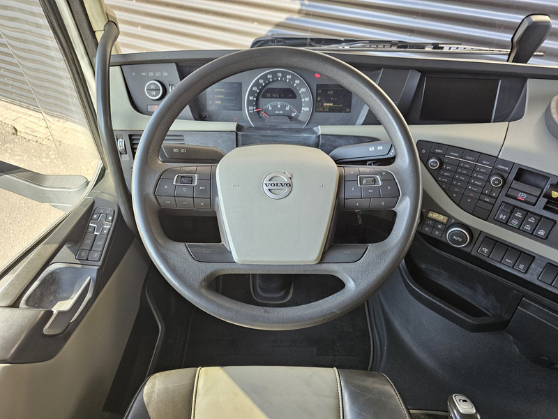 Interior photo 1: شاحنات مسطحة, شاحنة كرين Volvo FH540 / EFFER 525S / JIB 4S-HD / 8x4/4