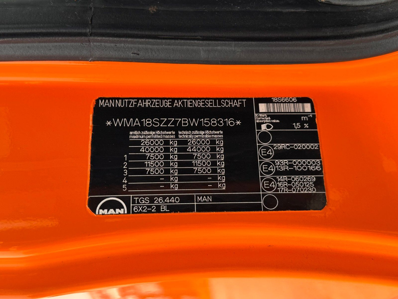 MAN 26.40 6X2 Multilift Abroller - شاحنة ذات الخطاف: صور 4 MAN 26.40 6X2 Multilift Abroller - شاحنة ذات الخطاف: صور 4