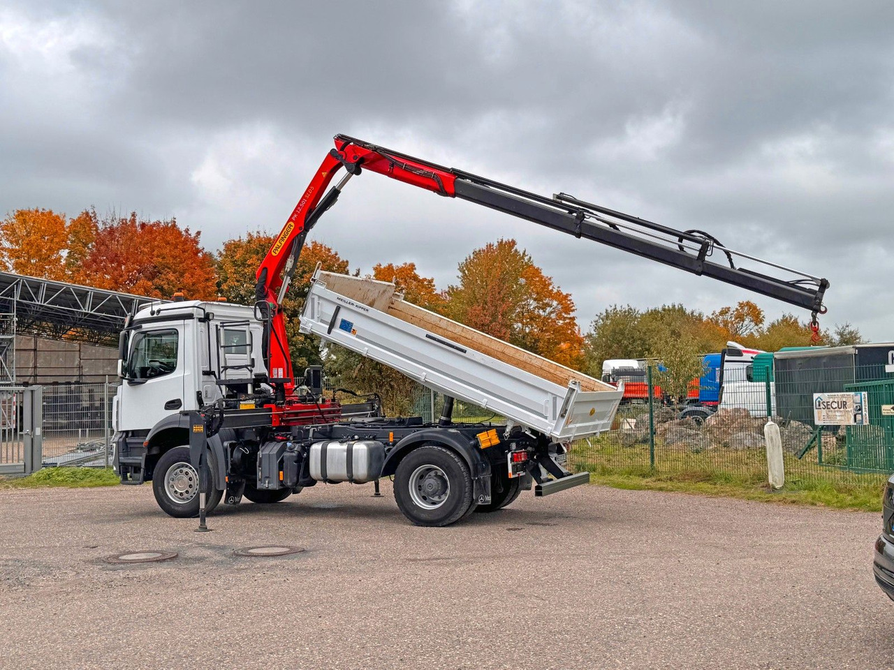 Mercedes-Benz 1840 2140 4X2 Kipper % Kran mit Funk Top Zust. - قلابات: صور 1 Mercedes-Benz 1840 2140 4X2 Kipper % Kran mit Funk Top Zust. - قلابات: صور 1