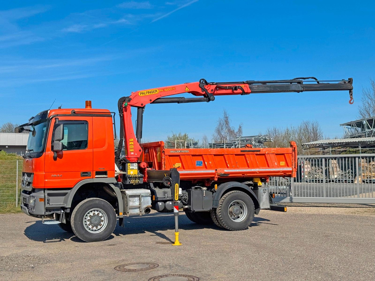 Mercedes-Benz 1844 4x4 Meiller 3S Bordmatik Palfinger PK16001K - قلابات: صور 1 Mercedes-Benz 1844 4x4 Meiller 3S Bordmatik Palfinger PK16001K - قلابات: صور 1