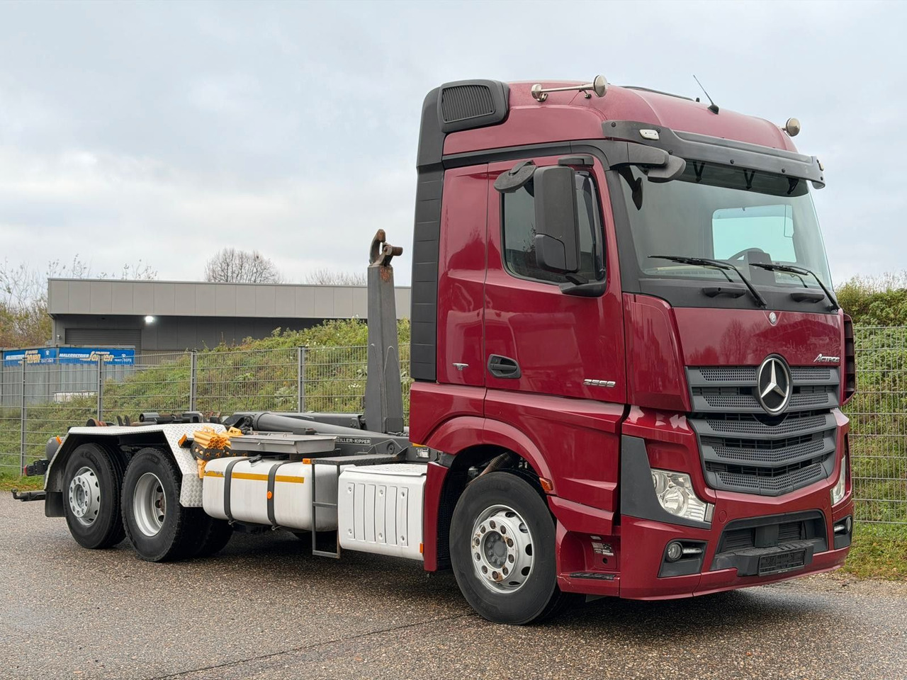 Mercedes-Benz 2558 6x2 Meiller RK 20.65 | Retarder | Klima - شاحنة ذات الخطاف: صور 3 Mercedes-Benz 2558 6x2 Meiller RK 20.65 | Retarder | Klima - شاحنة ذات الخطاف: صور 3