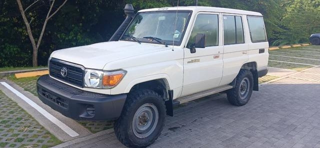 Toyota Land Cruiser 76 - سيارة: صور 1 Toyota Land Cruiser 76 - سيارة: صور 1
