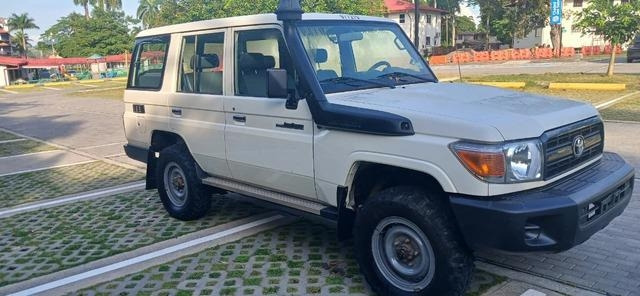 Toyota Land Cruiser 76 - سيارة: صور 4 Toyota Land Cruiser 76 - سيارة: صور 4