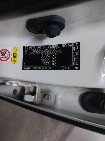 Toyota Prius Hybrid - سيارة: صور 5 Toyota Prius Hybrid - سيارة: صور 5