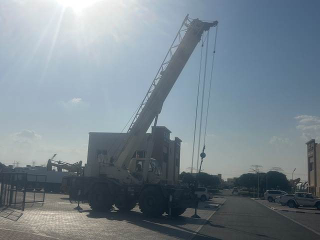 Terex RT555 - رافعة الطرق الوعرة: صور 4 Terex RT555 - رافعة الطرق الوعرة: صور 4