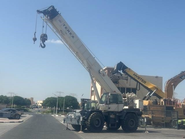 Terex RT555 - رافعة الطرق الوعرة: صور 1 Terex RT555 - رافعة الطرق الوعرة: صور 1