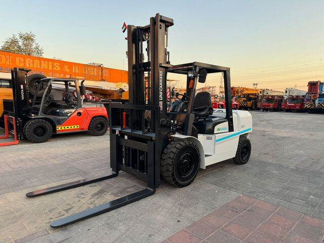 UniCarriers D1F5F50U - رافعة شوكية ديزل: صور 1 UniCarriers D1F5F50U - رافعة شوكية ديزل: صور 1