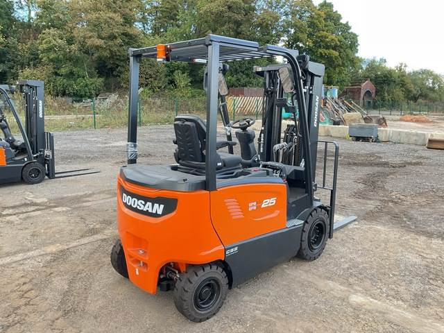 Doosan B25X-7 PLUS - رافعة شوكية كهربائية: صور 3 Doosan B25X-7 PLUS - رافعة شوكية كهربائية: صور 3