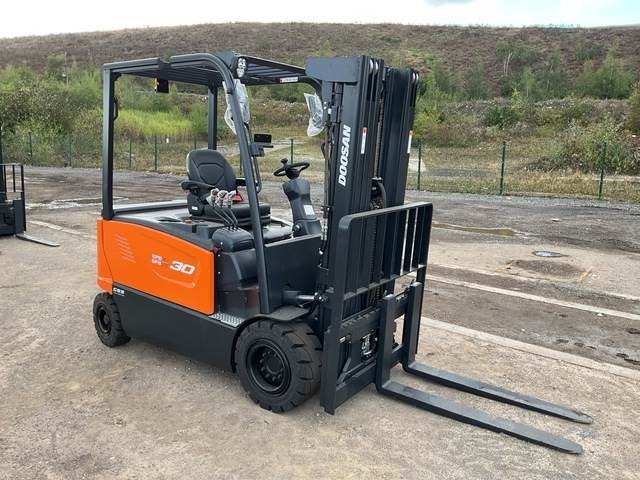 Doosan B30X-7 PLUS - رافعة شوكية كهربائية: صور 4 Doosan B30X-7 PLUS - رافعة شوكية كهربائية: صور 4