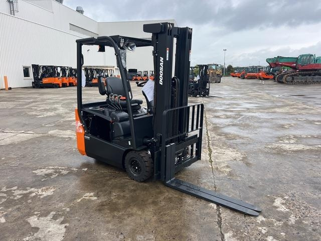 Doosan B15T-7 PLUS - رافعة شوكية كهربائية: صور 4 Doosan B15T-7 PLUS - رافعة شوكية كهربائية: صور 4
