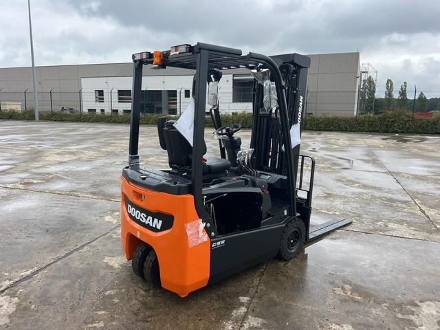 Doosan B15T-7 PLUS - رافعة شوكية كهربائية: صور 3 Doosan B15T-7 PLUS - رافعة شوكية كهربائية: صور 3