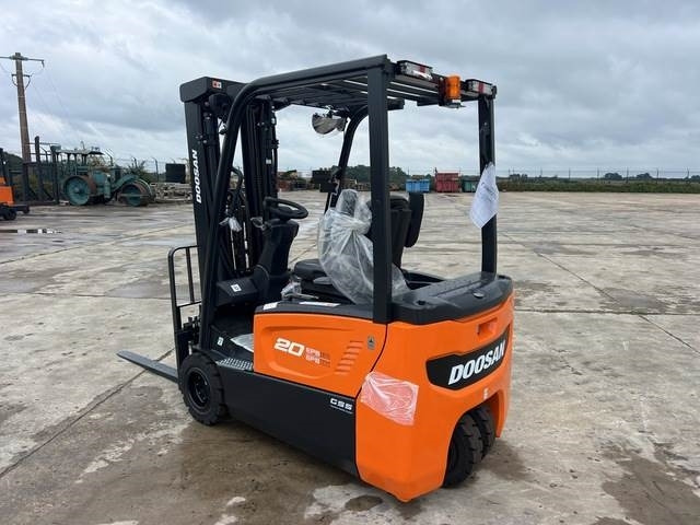Doosan B20T-7 PLUS - رافعة شوكية كهربائية: صور 2 Doosan B20T-7 PLUS - رافعة شوكية كهربائية: صور 2