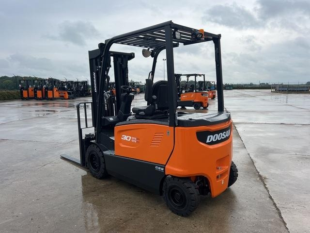 Doosan B30X-7 PLUS - رافعة شوكية كهربائية: صور 2 Doosan B30X-7 PLUS - رافعة شوكية كهربائية: صور 2