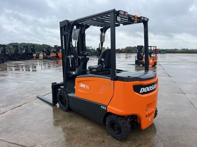Doosan B35X-7 PLUS - رافعة شوكية كهربائية: صور 2 Doosan B35X-7 PLUS - رافعة شوكية كهربائية: صور 2