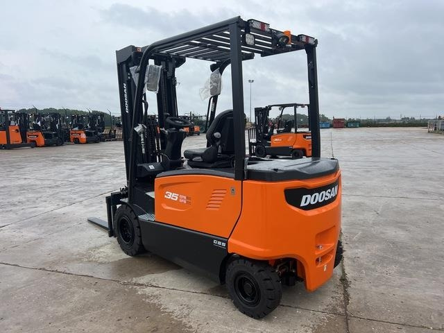 Doosan B35X-7 PLUS - رافعة شوكية كهربائية: صور 2 Doosan B35X-7 PLUS - رافعة شوكية كهربائية: صور 2