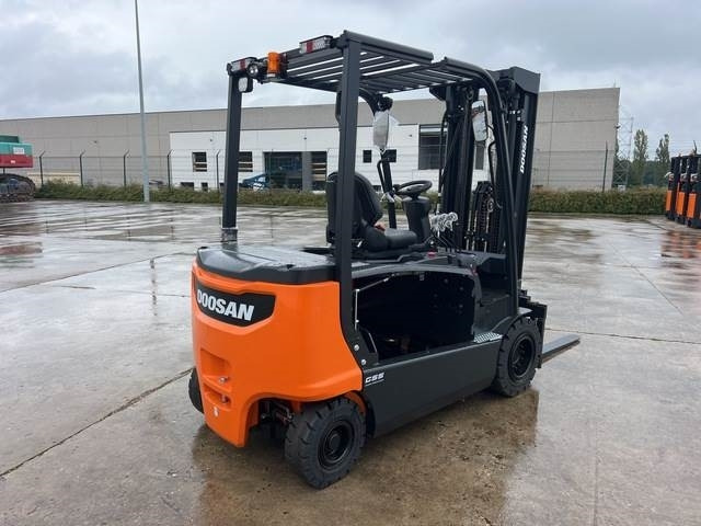 Doosan B35X-7 PLUS - رافعة شوكية كهربائية: صور 3 Doosan B35X-7 PLUS - رافعة شوكية كهربائية: صور 3