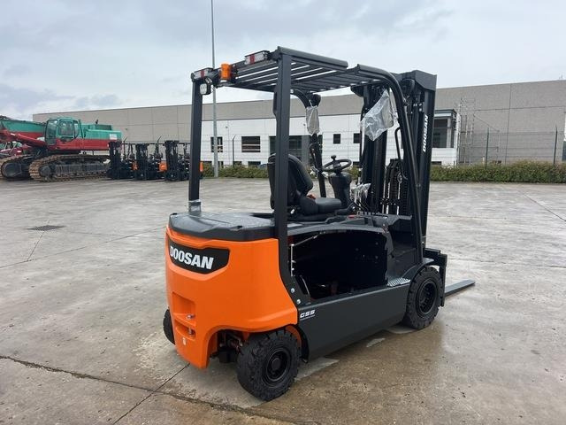 Doosan B35X-7 PLUS - رافعة شوكية كهربائية: صور 3 Doosan B35X-7 PLUS - رافعة شوكية كهربائية: صور 3