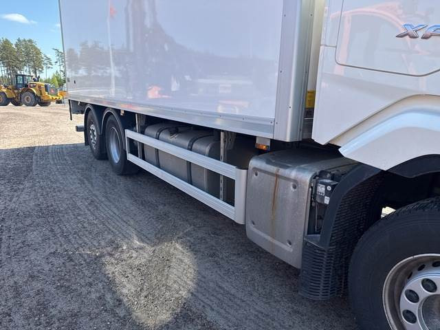 بصندوق مغلق شاحنة DAF XF 530 FAN: صور 21