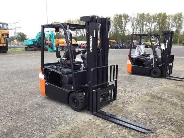 Doosan B15T-7 PLUS - رافعة شوكية كهربائية: صور 4 Doosan B15T-7 PLUS - رافعة شوكية كهربائية: صور 4