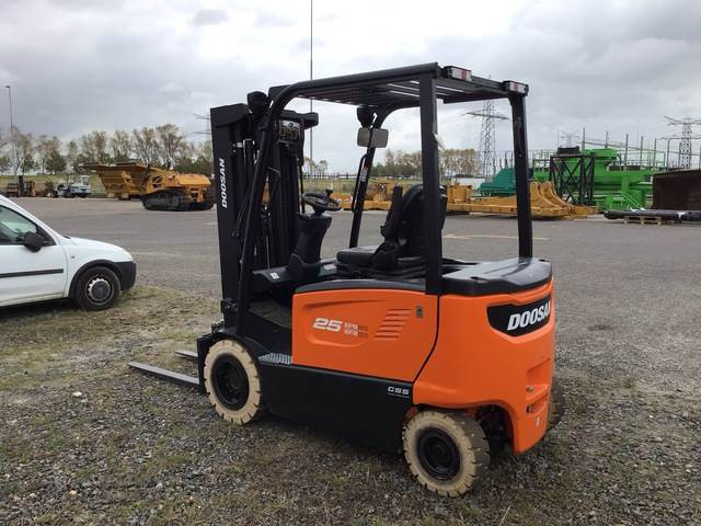 Doosan B25X-7 PLUS - رافعة شوكية كهربائية: صور 2 Doosan B25X-7 PLUS - رافعة شوكية كهربائية: صور 2