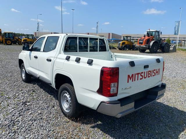 Mitsubishi L200 - الشاحنات الصغيرة: صور 2 Mitsubishi L200 - الشاحنات الصغيرة: صور 2
