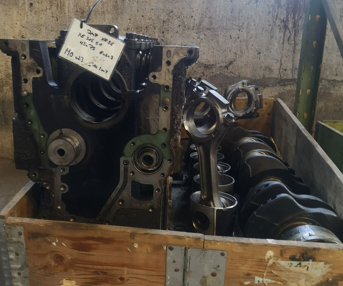 DAF Ersatztteile 0281010045 DAF XF 95 - كتلة اسطوانة - شاحنة: صور 1 DAF Ersatztteile 0281010045 DAF XF 95 - كتلة اسطوانة - شاحنة: صور 1