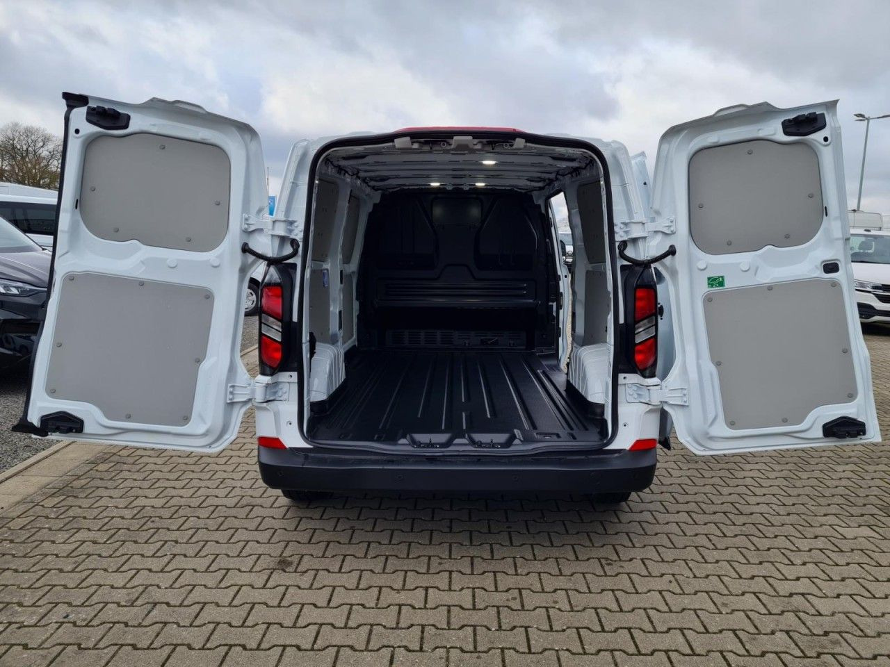 Ford Custom Kasten 320 L2 Trend KLIMA KAMERA TEMPOMAT - فان المدمجة: صور 5 Ford Custom Kasten 320 L2 Trend KLIMA KAMERA TEMPOMAT - فان المدمجة: صور 5