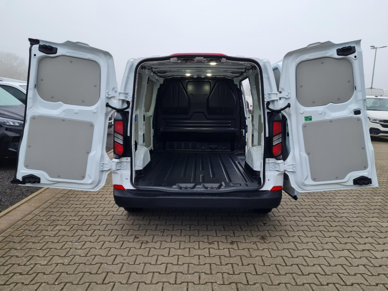 Ford Custom Kasten L1 Trend KLIMA KAMERA VERKLEIDUNG - فان المدمجة: صور 5 Ford Custom Kasten L1 Trend KLIMA KAMERA VERKLEIDUNG - فان المدمجة: صور 5