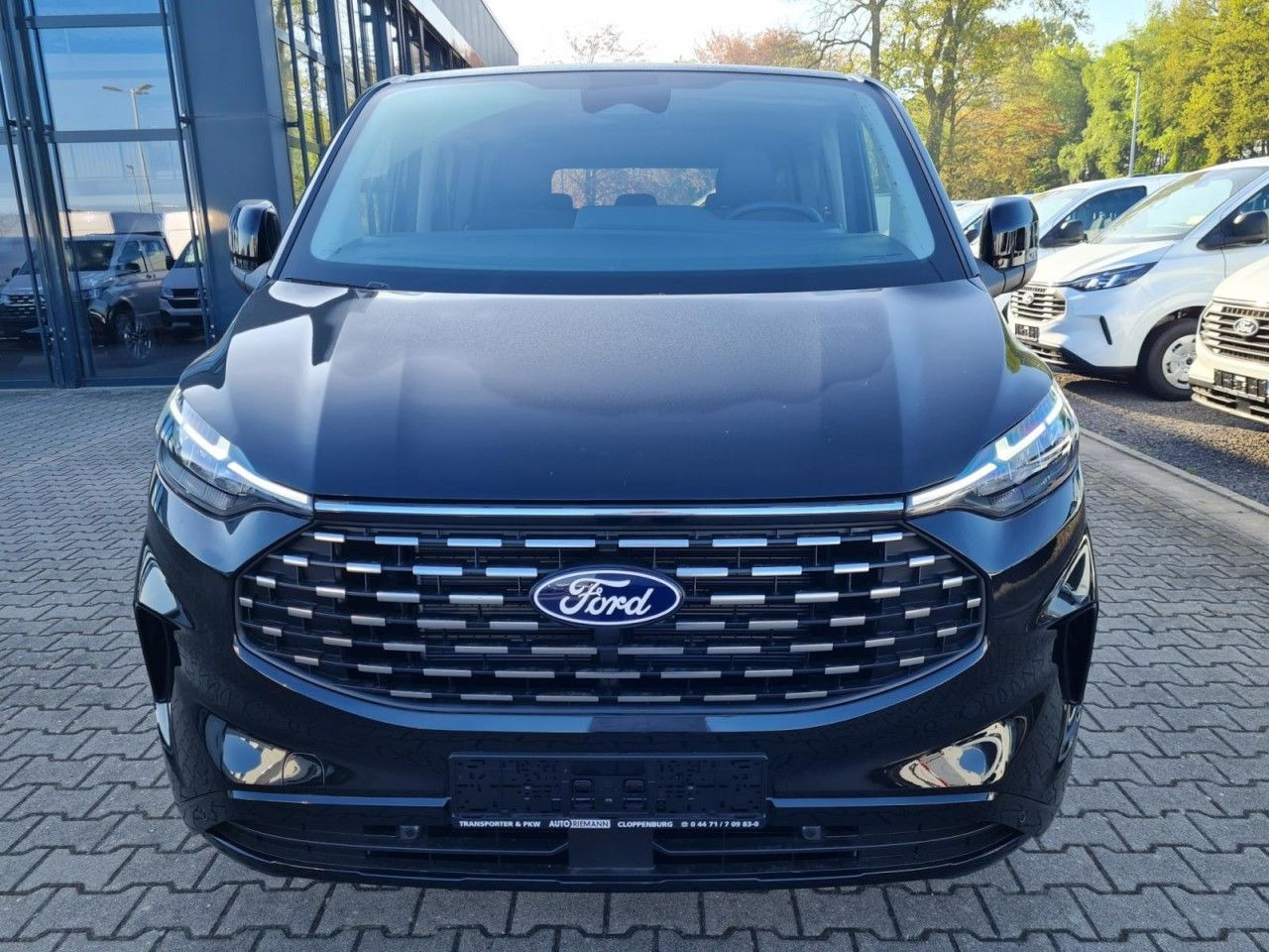 Ford Tourneo Custom 320 AG L2 Titanium 8 Sitze LEDER - ميكروباص: صور 2 Ford Tourneo Custom 320 AG L2 Titanium 8 Sitze LEDER - ميكروباص: صور 2