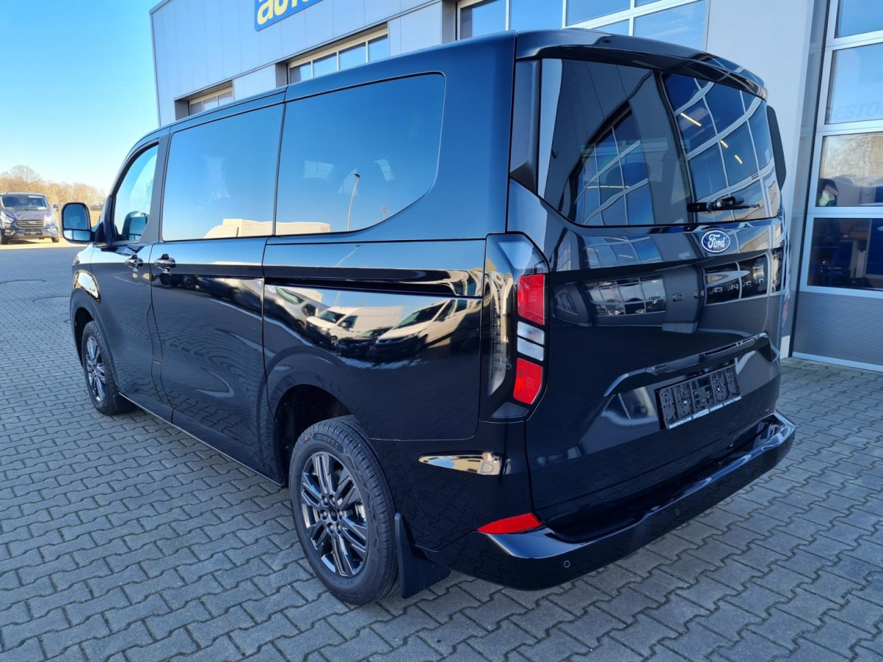 Ford Tourneo Custom 320 L1 AG Titanium X AHK LED NAVI 2X SCHIEBE - الشاحنات الصغيرة كابينة مزدوجة: صور 4 Ford Tourneo Custom 320 L1 AG Titanium X AHK LED NAVI 2X SCHIEBE - الشاحنات الصغيرة كابينة مزدوجة: صور 4