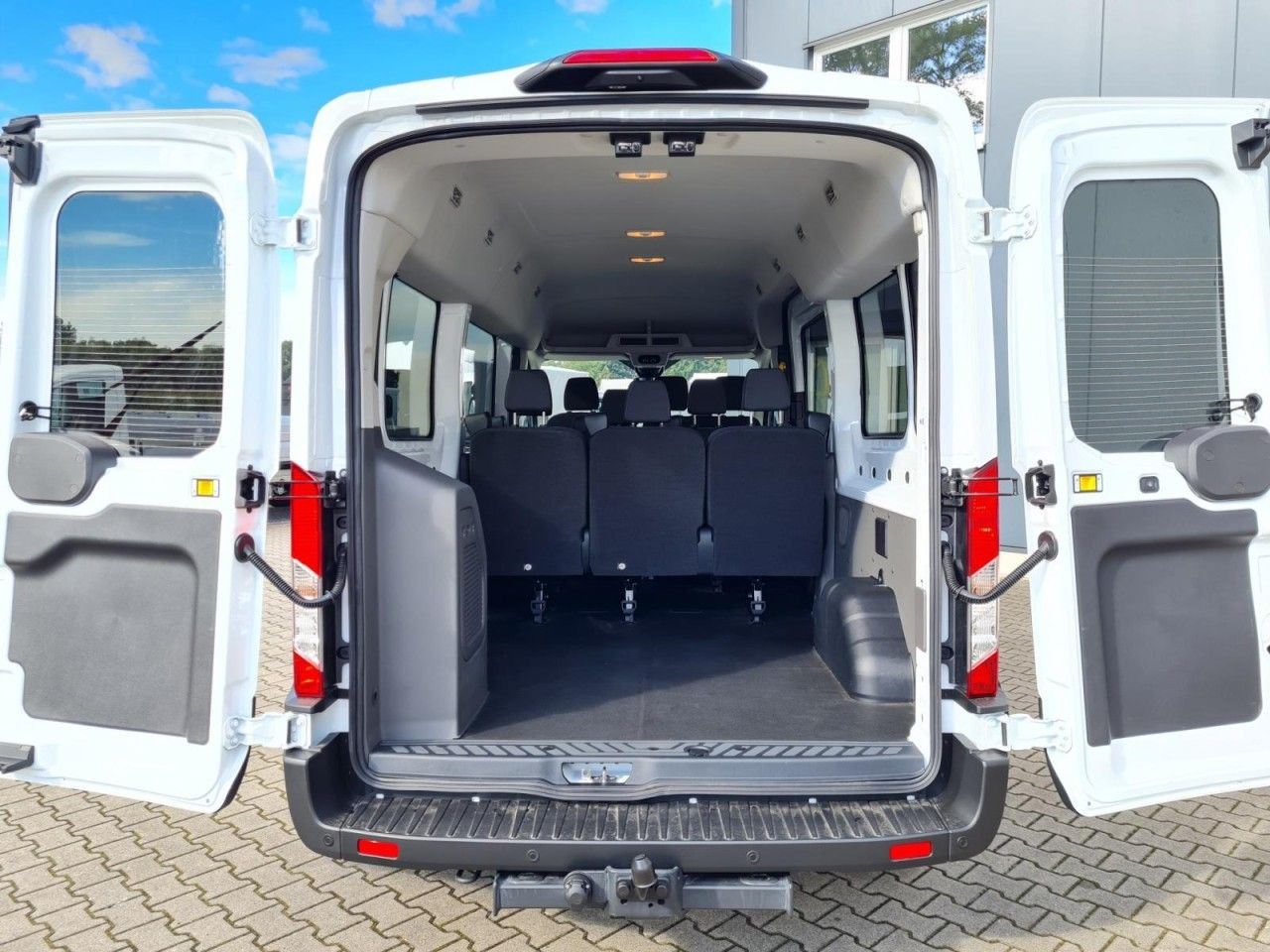 Ford Transit 350 Kombi TDCi L3 Trend 9 Sitzer AUTOMAT - ميكروباص: صور 5 Ford Transit 350 Kombi TDCi L3 Trend 9 Sitzer AUTOMAT - ميكروباص: صور 5