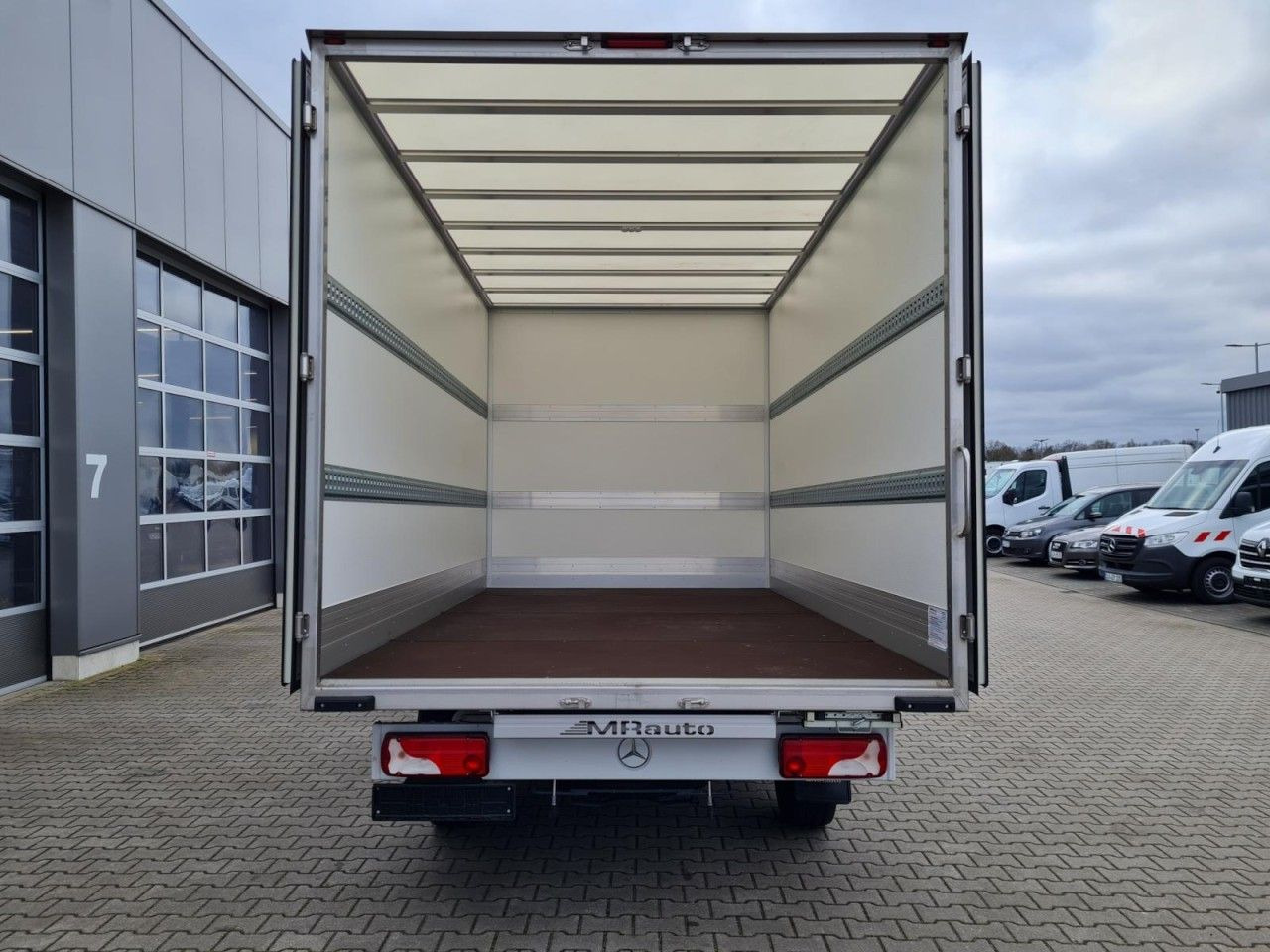 Mercedes-Benz Sprinter 315 CDi Koffer lang MBux, Klima - الشاحنات الصغيرة صندوق مغلق: صور 5 Mercedes-Benz Sprinter 315 CDi Koffer lang MBux, Klima - الشاحنات الصغيرة صندوق مغلق: صور 5