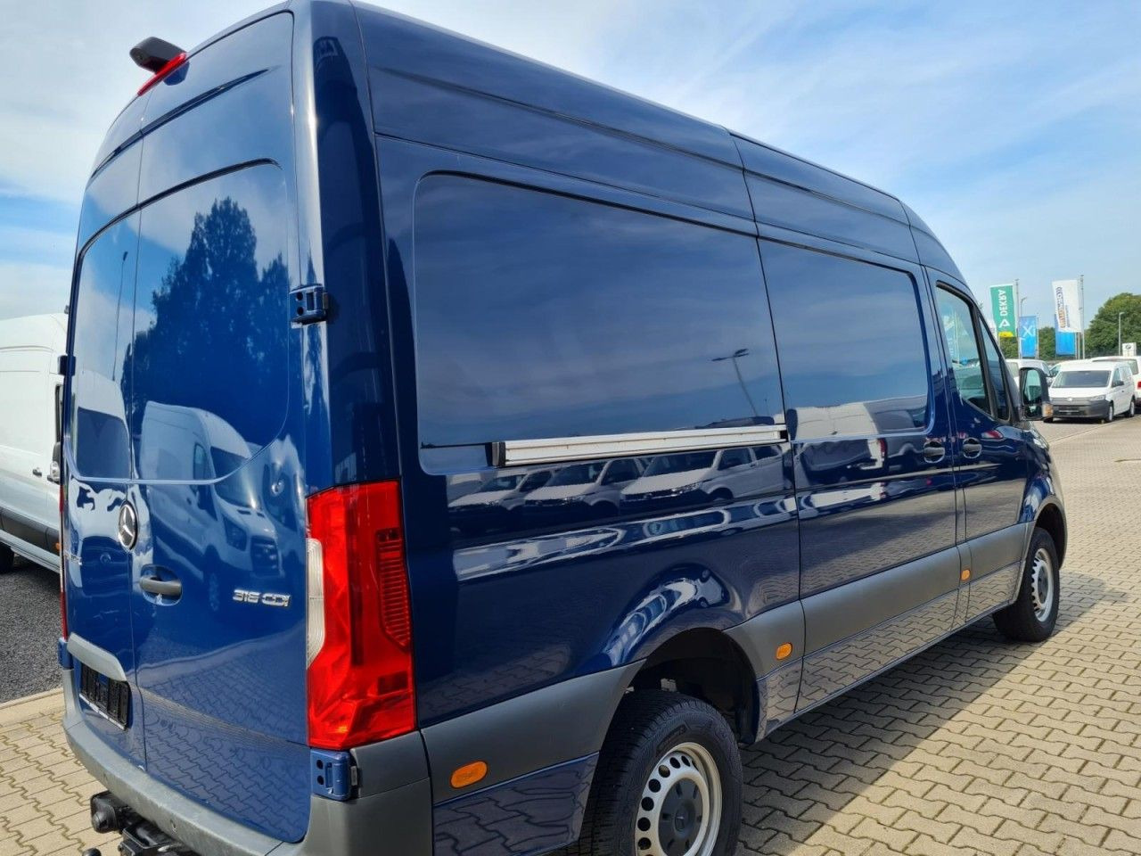 Mercedes-Benz Sprinter 316 Kasten CDI MR RWD AHK MBUX KAMERA - فان: صور 4 Mercedes-Benz Sprinter 316 Kasten CDI MR RWD AHK MBUX KAMERA - فان: صور 4