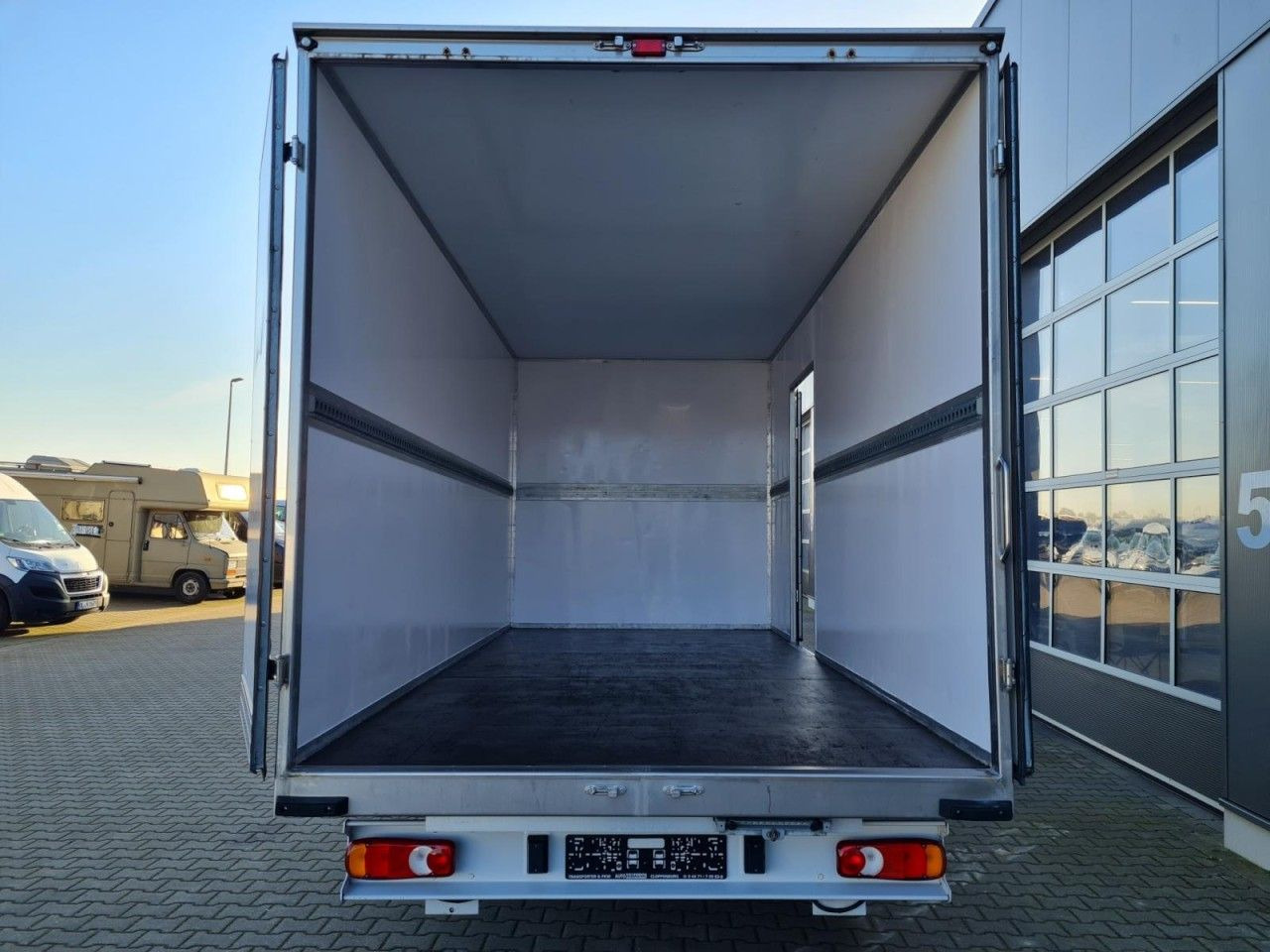 Peugeot Boxer 3.5t Koffer lang L4 ERGO KLIMA KOMFORT TEM - الشاحنات الصغيرة صندوق مغلق: صور 5 Peugeot Boxer 3.5t Koffer lang L4 ERGO KLIMA KOMFORT TEM - الشاحنات الصغيرة صندوق مغلق: صور 5