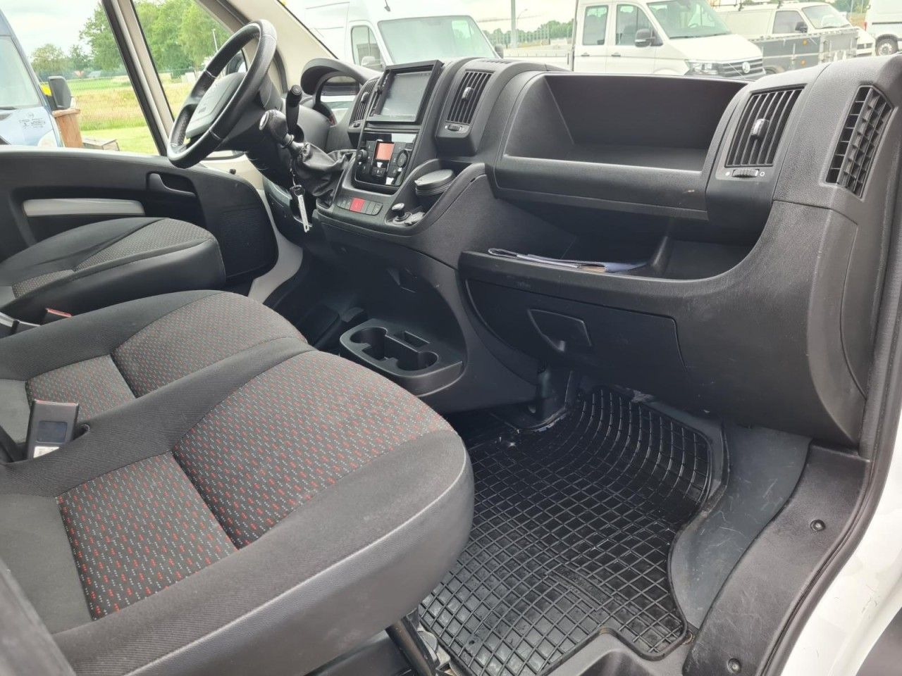 Peugeot Boxer 3,5t Pritsche Plane 2.2 HDi L4 435 - الشاحنات الصغيرة ستائر: صور 4 Peugeot Boxer 3,5t Pritsche Plane 2.2 HDi L4 435 - الشاحنات الصغيرة ستائر: صور 4