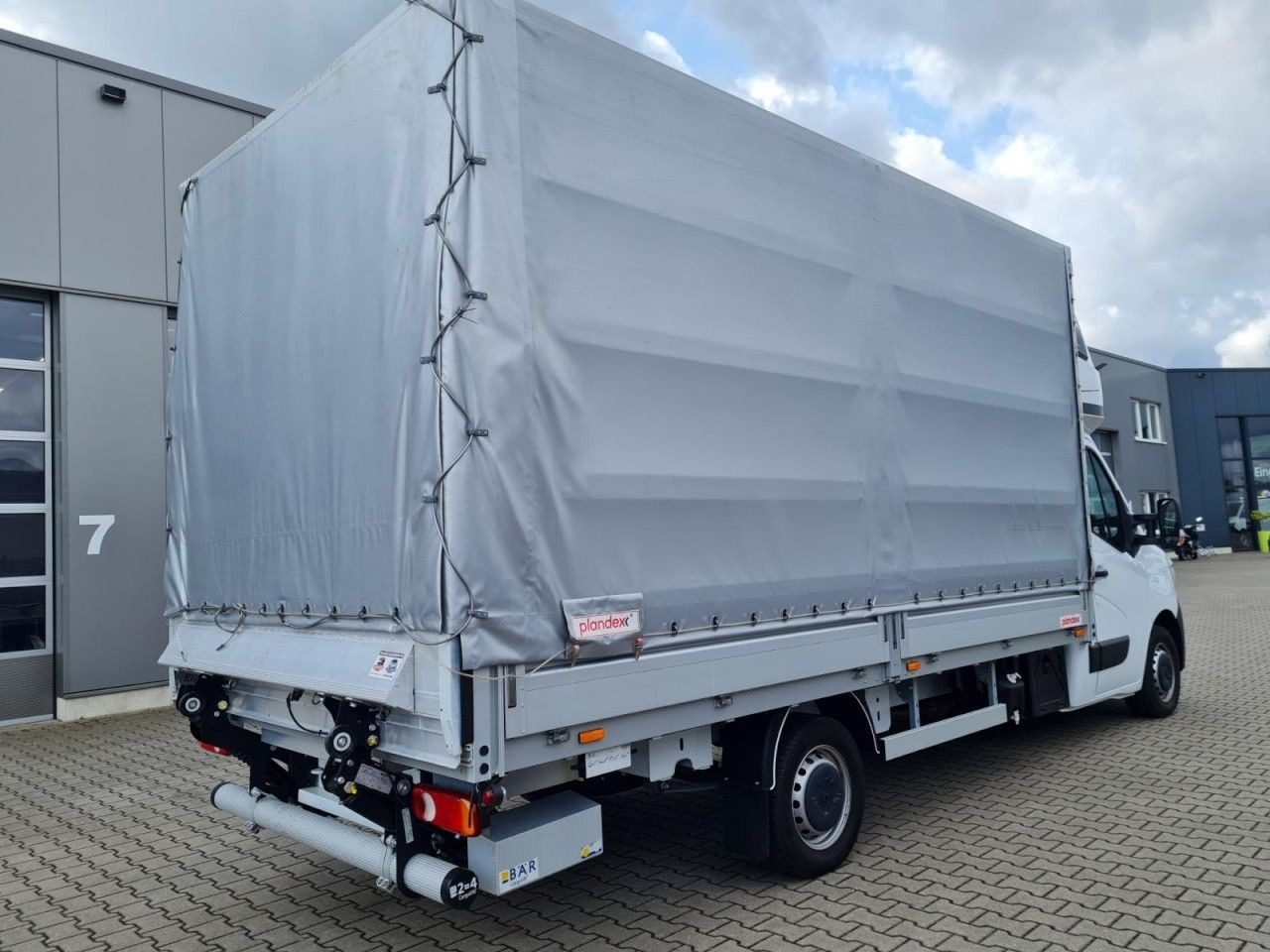 Renault Master 3,5t Pritsche dCi Plane Schlafkab. LBW - الشاحنات الصغيرة ستائر: صور 4 Renault Master 3,5t Pritsche dCi Plane Schlafkab. LBW - الشاحنات الصغيرة ستائر: صور 4