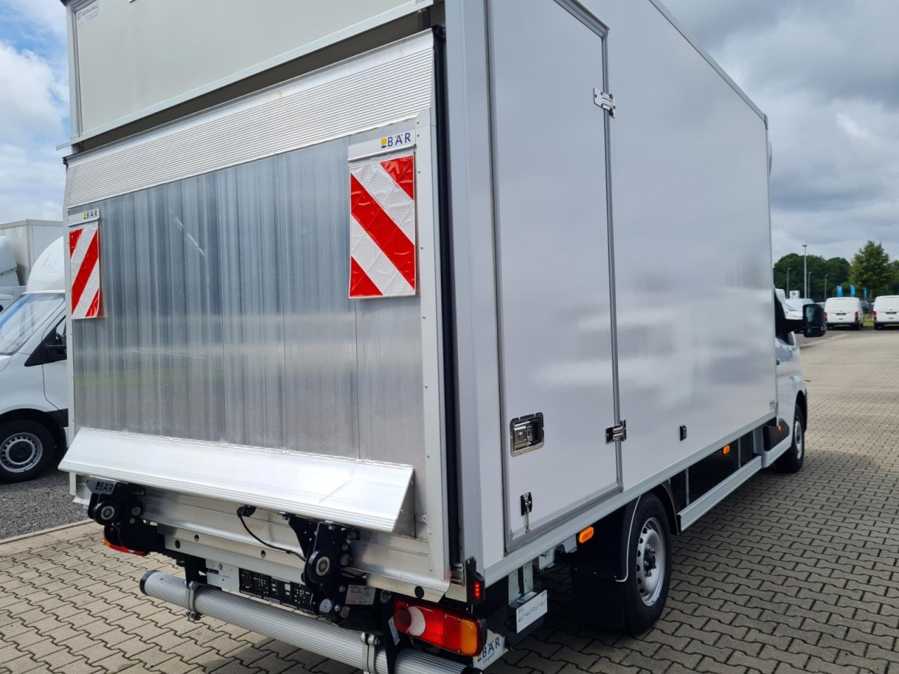 Renault Master 35 New Möbel Koffer LBW KLIMA TEMPOMAT - الشاحنات الصغيرة صندوق مغلق: صور 4 Renault Master 35 New Möbel Koffer LBW KLIMA TEMPOMAT - الشاحنات الصغيرة صندوق مغلق: صور 4