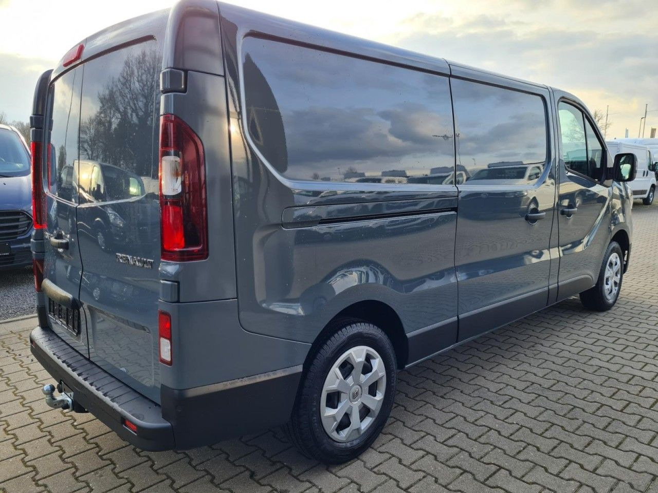 Renault Trafic Kasten 3,0t L2 Advance AHK KLIMA LED PDC - فان المدمجة: صور 4 Renault Trafic Kasten 3,0t L2 Advance AHK KLIMA LED PDC - فان المدمجة: صور 4