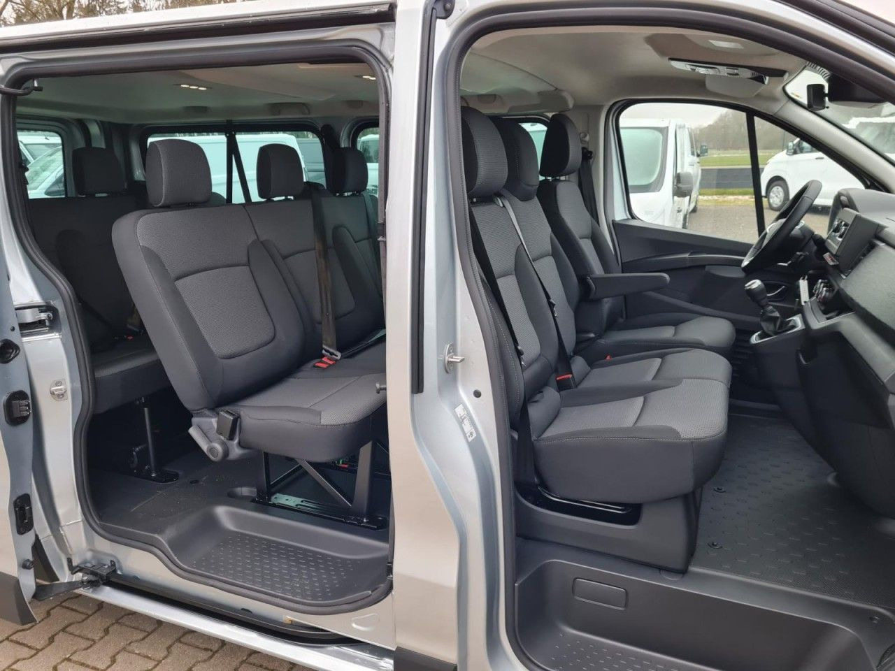 Renault Trafic Kombi 9-Sitze L2 Grand Equilibre KLIMA TE - سيارة: صور 4 Renault Trafic Kombi 9-Sitze L2 Grand Equilibre KLIMA TE - سيارة: صور 4