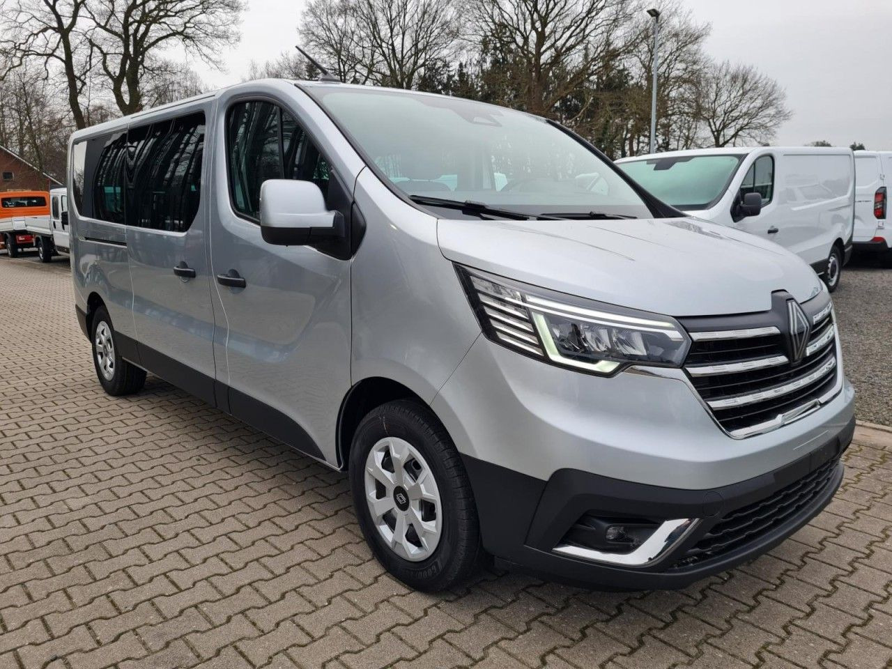 Renault Trafic Kombi 9-Sitze L2 Grand Equilibre KLIMA TE - سيارة: صور 3 Renault Trafic Kombi 9-Sitze L2 Grand Equilibre KLIMA TE - سيارة: صور 3