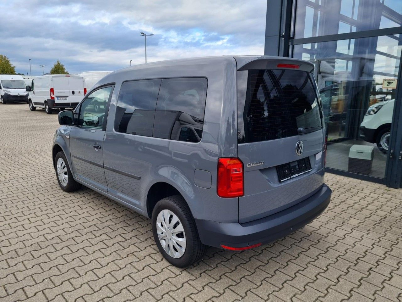 Volkswagen Caddy Kombi 4Motion TDi 5-Sitze KLIMA STHZ TEMPO - ميكروباص: صور 5 Volkswagen Caddy Kombi 4Motion TDi 5-Sitze KLIMA STHZ TEMPO - ميكروباص: صور 5