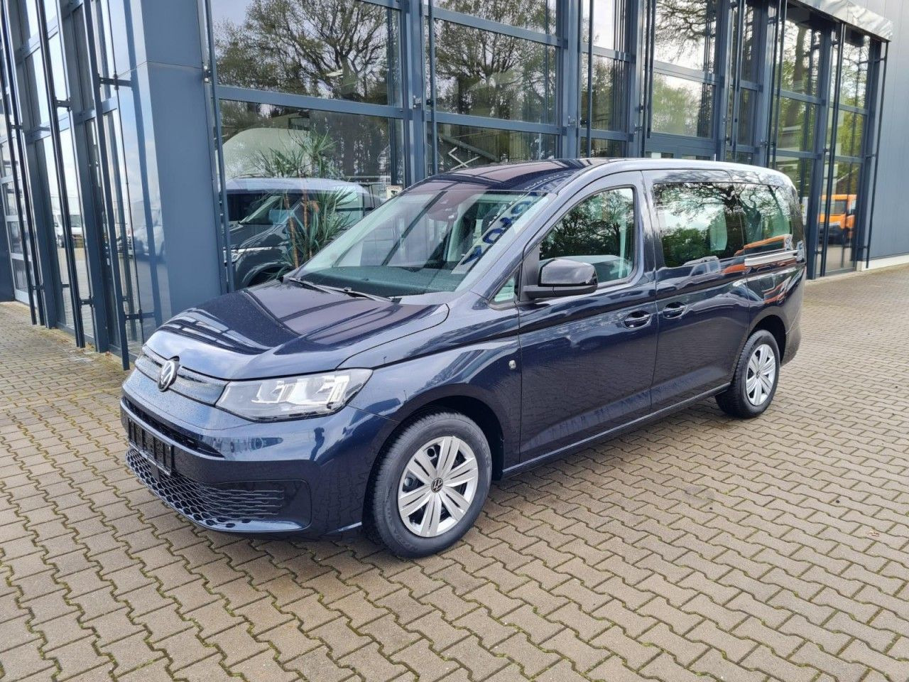 سيارة Volkswagen Caddy Maxi Kombi 7-Sitze 1.5 TSI DSG NAVI/APP TE: صور 22