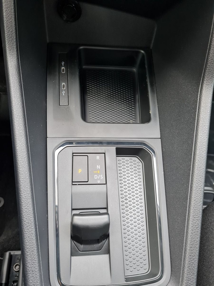 سيارة Volkswagen Caddy Maxi Kombi 7-Sitze 1.5 TSI DSG NAVI/APP TE: صور 26