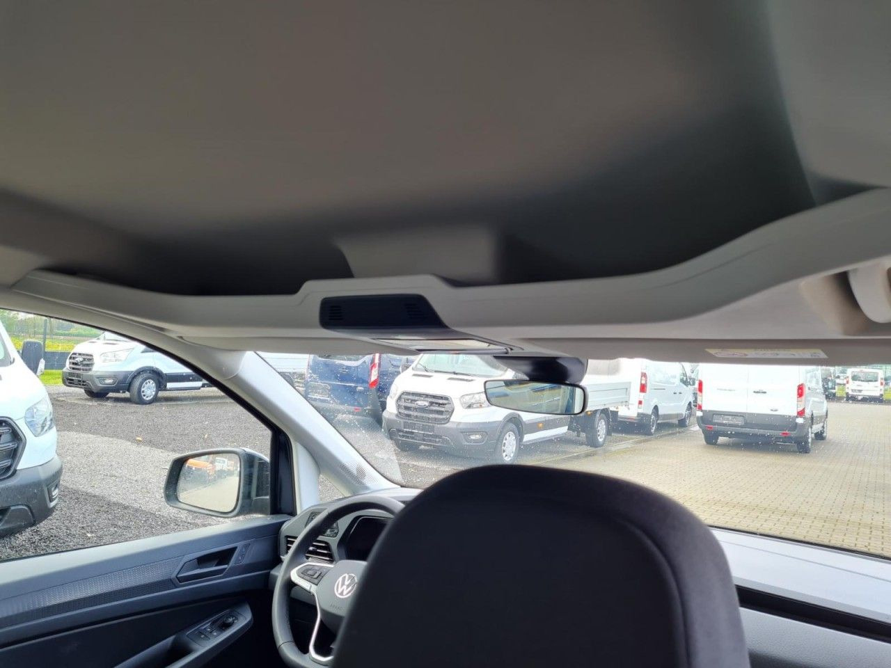 سيارة Volkswagen Caddy Maxi Kombi 7-Sitze 1.5 TSI DSG NAVI/APP TE: صور 16