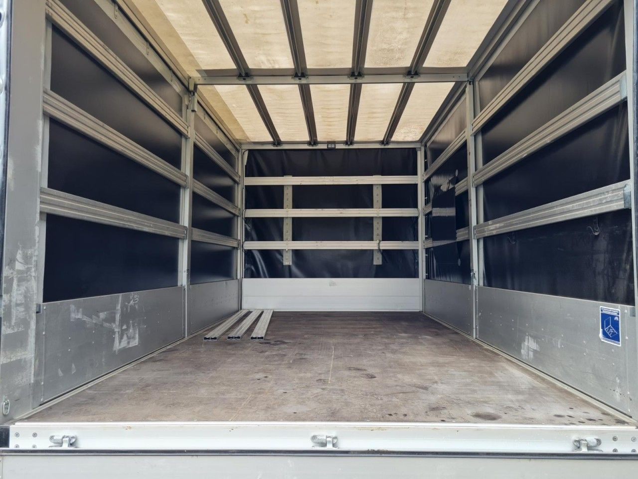 Volkswagen Crafter 35 Pritsche Schlafkabine LED TEMPOMAT - الشاحنات الصغيرة ستائر: صور 5 Volkswagen Crafter 35 Pritsche Schlafkabine LED TEMPOMAT - الشاحنات الصغيرة ستائر: صور 5