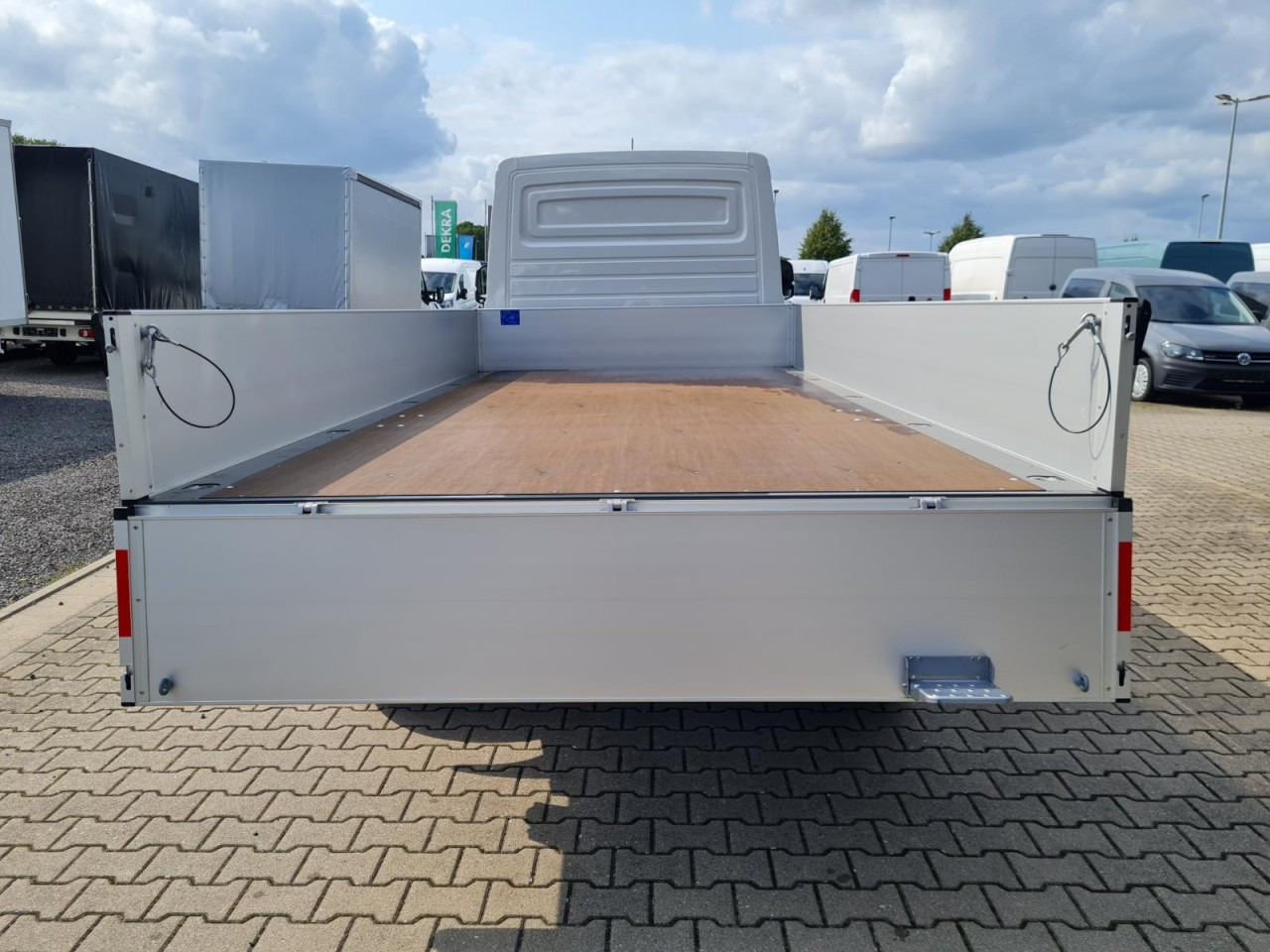 Volkswagen Crafter 35 Pritsche TDi L4 lang KLIMA TEMPOMAT - الشاحنات الصغيرة المسطحة: صور 5 Volkswagen Crafter 35 Pritsche TDi L4 lang KLIMA TEMPOMAT - الشاحنات الصغيرة المسطحة: صور 5