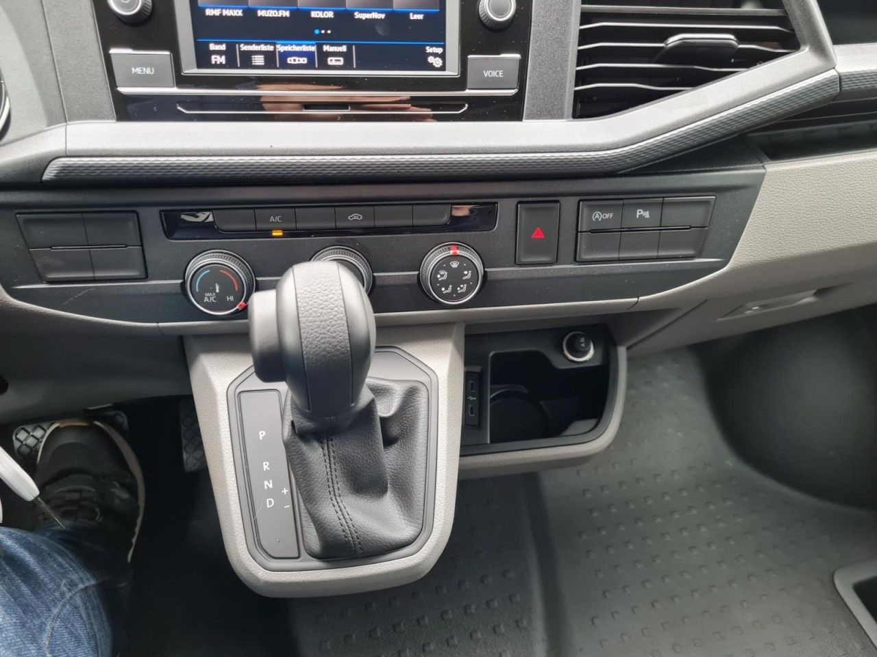 فان المدمجة Volkswagen T6.1 Kasten TDI lang DSG LED KAMERA TEMPOMAT: صور 16