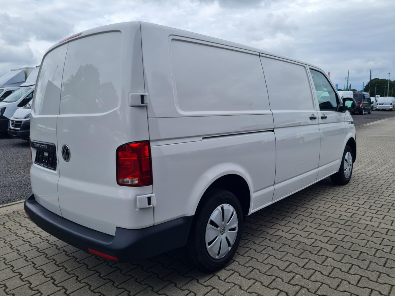 Volkswagen T6.1 Kasten TDi lang Flügeltüren KLIMA Verkleidungen - فان المدمجة: صور 5 Volkswagen T6.1 Kasten TDi lang Flügeltüren KLIMA Verkleidungen - فان المدمجة: صور 5