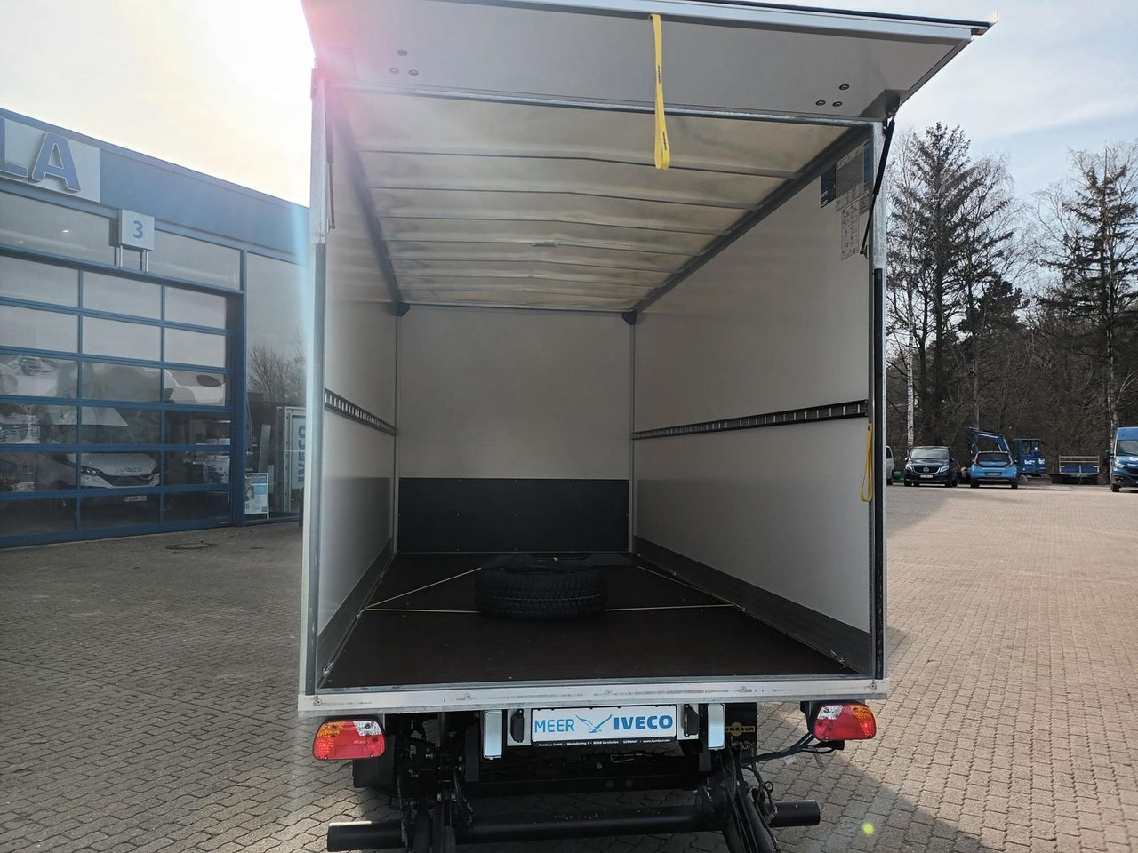 Iveco Daily 35S14HE Koffer LBW, Rückfahrkamera 2x a... - الشاحنات الصغيرة صندوق مغلق: صور 5 Iveco Daily 35S14HE Koffer LBW, Rückfahrkamera 2x a... - الشاحنات الصغيرة صندوق مغلق: صور 5