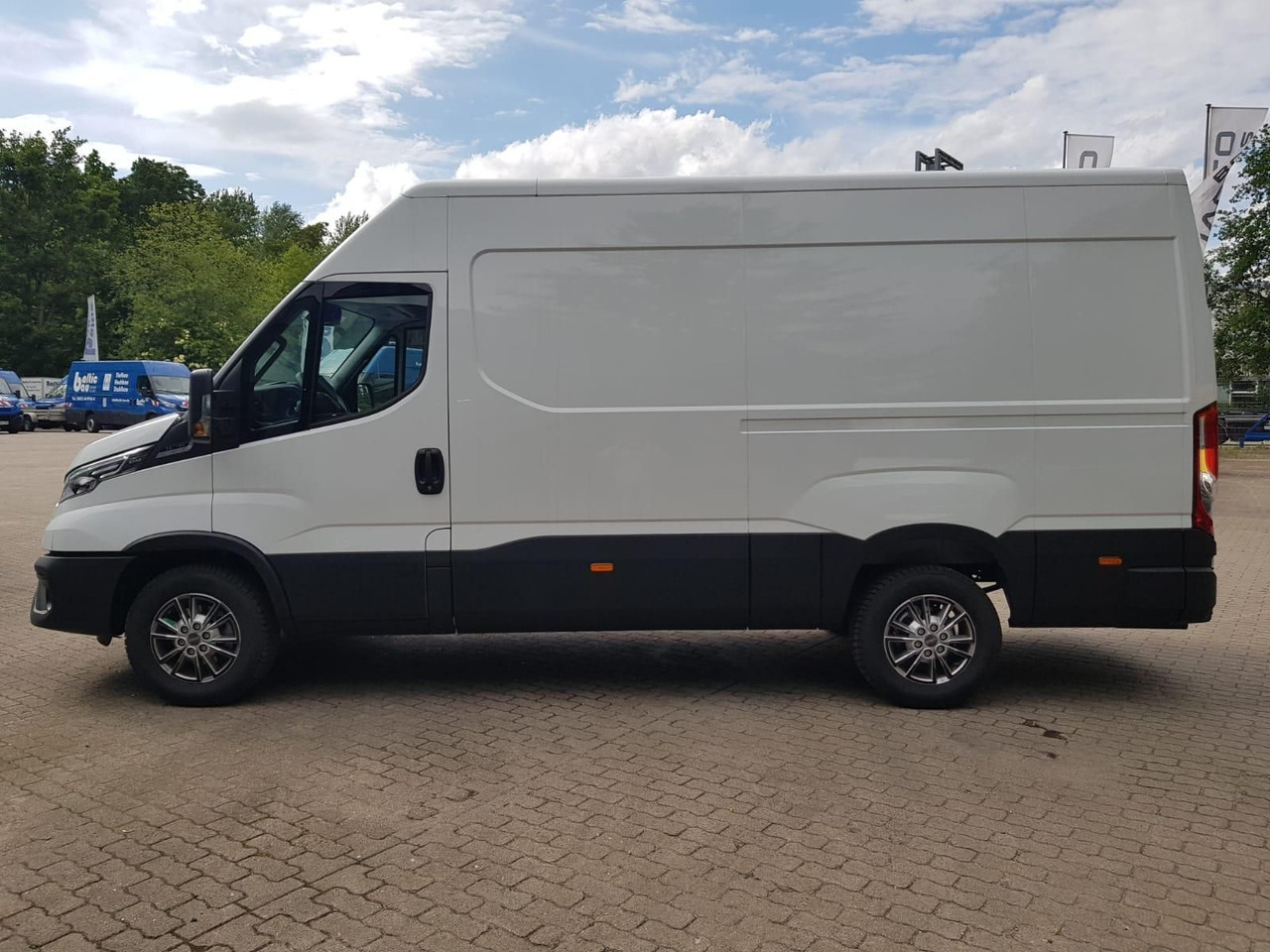 Iveco Daily 35S18HA8 V 3520L mit AHK, Rückfahrkamer... - فان: صور 2 Iveco Daily 35S18HA8 V 3520L mit AHK, Rückfahrkamer... - فان: صور 2